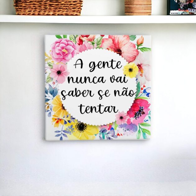 Azulejo decorativo com frase A gente nunca vai saber se não tentar