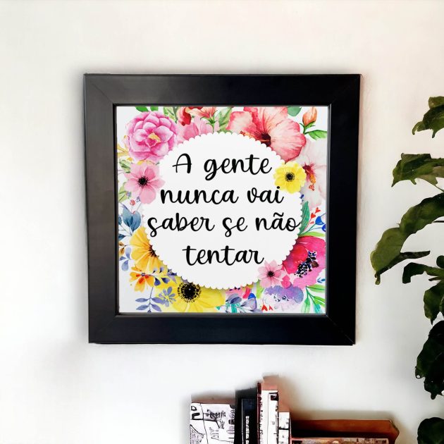 Azulejo decorativo com frase A gente nunca vai saber se não tentar