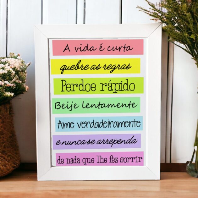 Azulejo decorativo com a frase A vida é curta, quebre as regras, perdoe rápido, beije lentamente, ame verdadeiramente e nunca se arrependa de nada que lhe fez sorrir