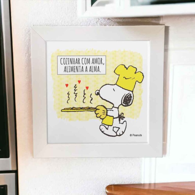 Azulejo decorativo para cozinha com desenho do Snoopy e frase "Cozinha com amor alimenta a alma"