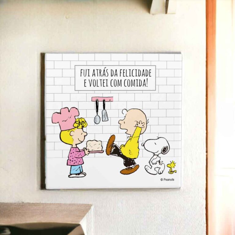 Azulejo decorativo para cozinha com desenho do Snoopy, Charlie Brown, Woodstock e Sally.