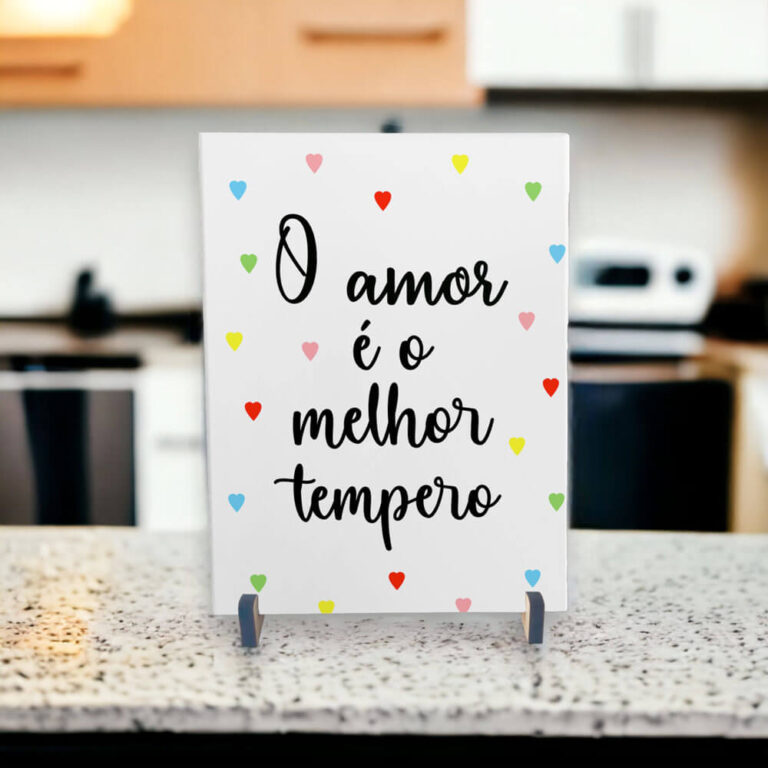 Azulejo decorativo para cozinha com frase O amor é o melhor tempero