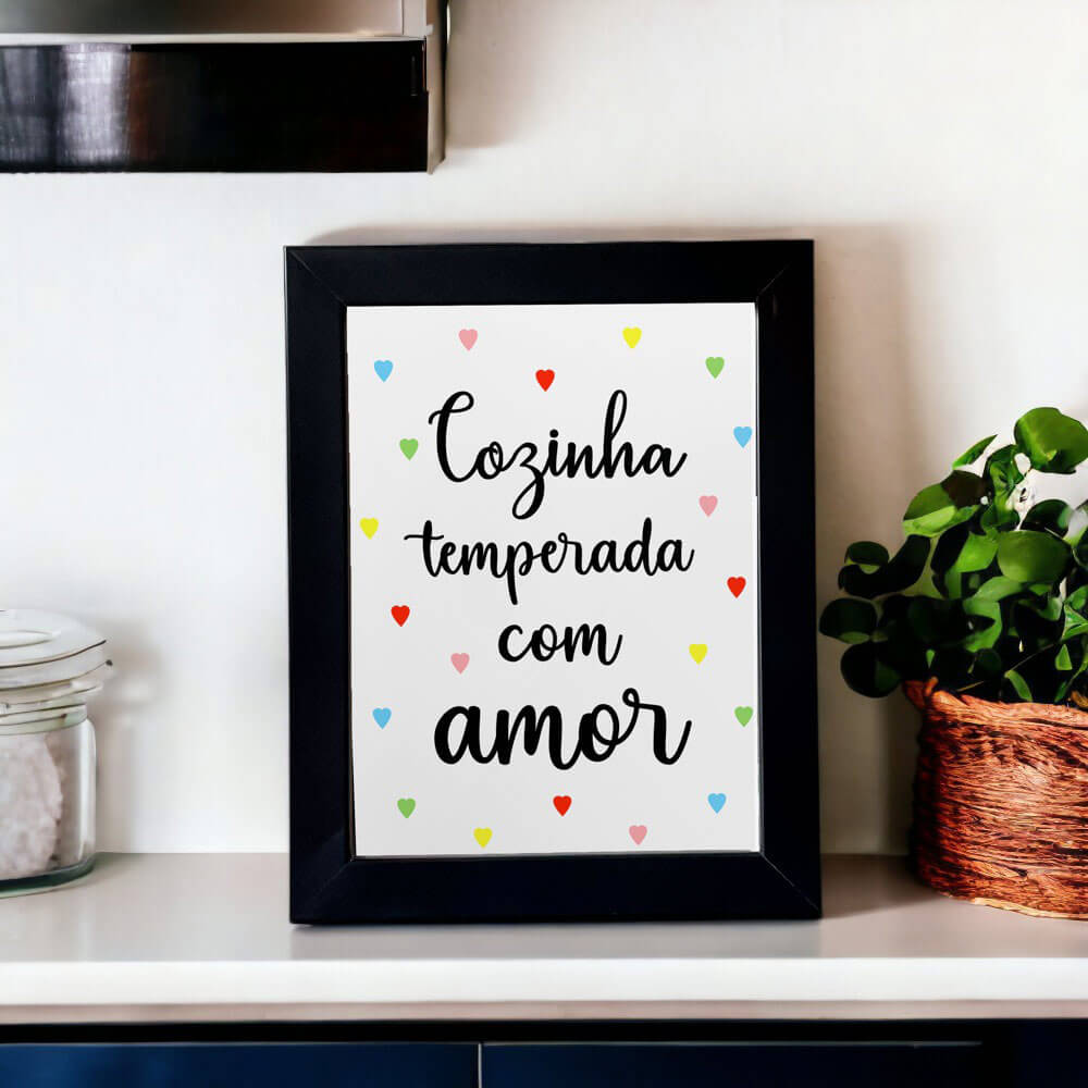 https://itslejo.com.br/wp-content/uploads/2021/05/cozinha-temperada-com-amor-15X20-MOLDURA-PRETA-VERTICAL-PhotoRoom.jpg