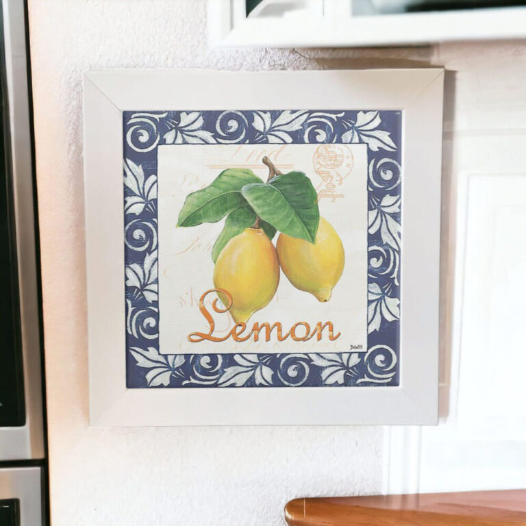 Azulejo decorativo para cozinha com frase "Lemon" com desenho de um limão em um fundo azulejo português