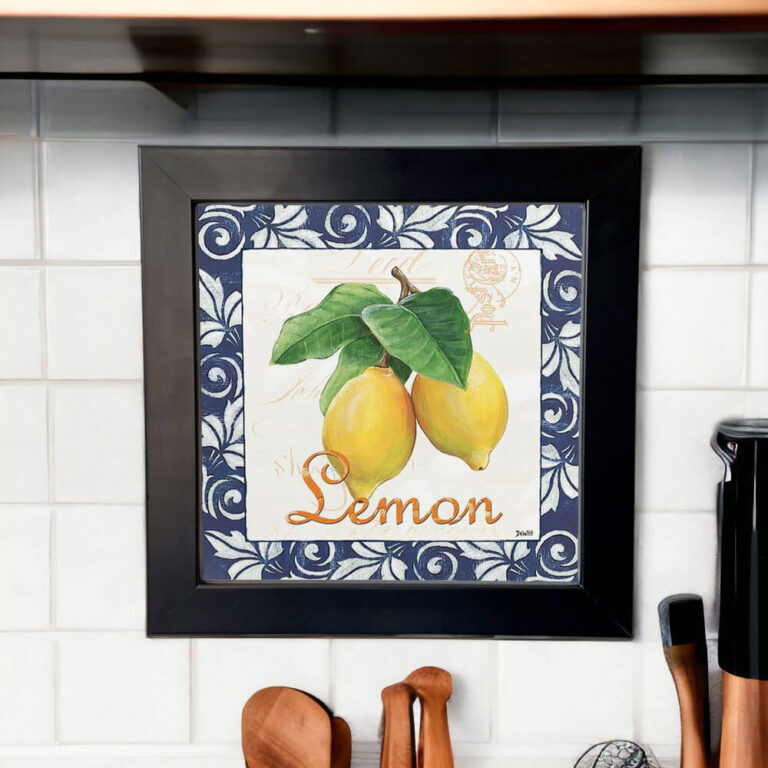 Azulejo decorativo para cozinha com frase "Lemon" com desenho de um limão em um fundo azulejo português