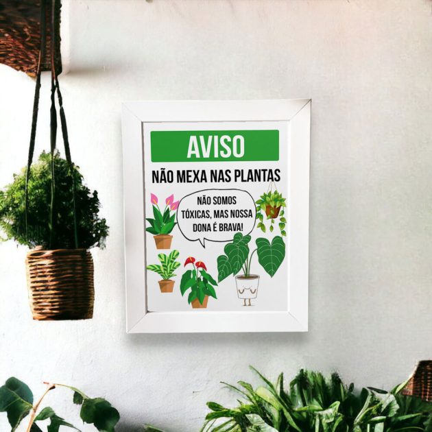 Azulejo decorativo para cantinho das plantas com a frase AVISO: Não mexa nas plantas