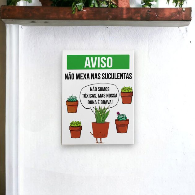 Azulejo decorativo para cantinho das plantas com a frase AVISO: Não mexa nas suculentas