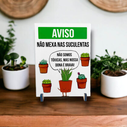 Azulejo decorativo para cantinho das plantas com a frase AVISO: Não mexa nas suculentas