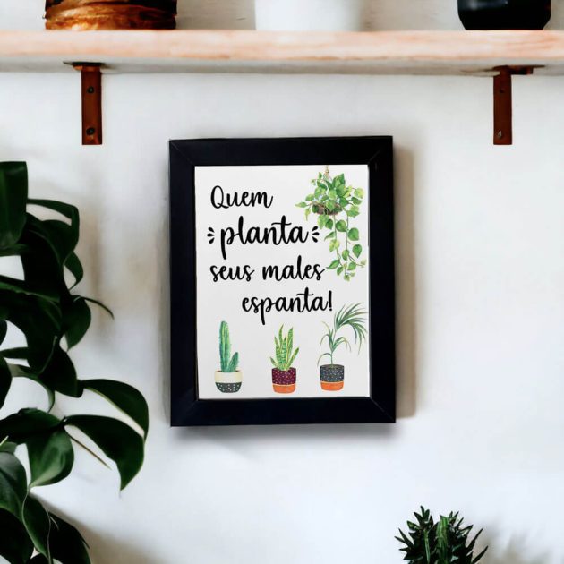 Azulejo decorativo para cantinho das plantas com a frase Quem planta seus males espanta