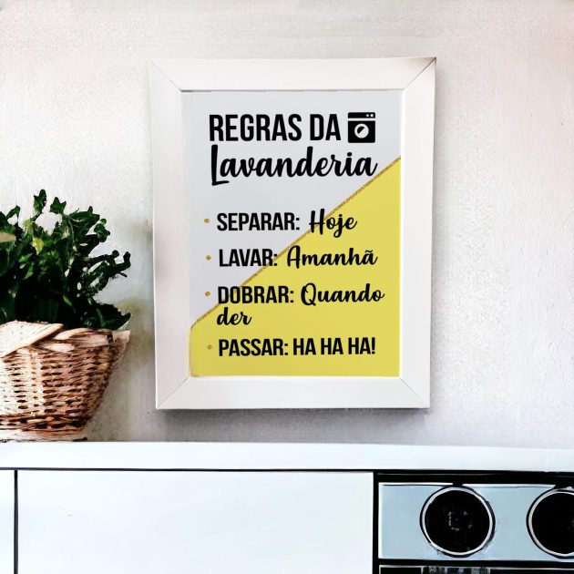 Azulejo decorativo com a frase Regras da lavanderia: Separar hoje, lavar amanhã, dobrar quando der, passar HA HA HA