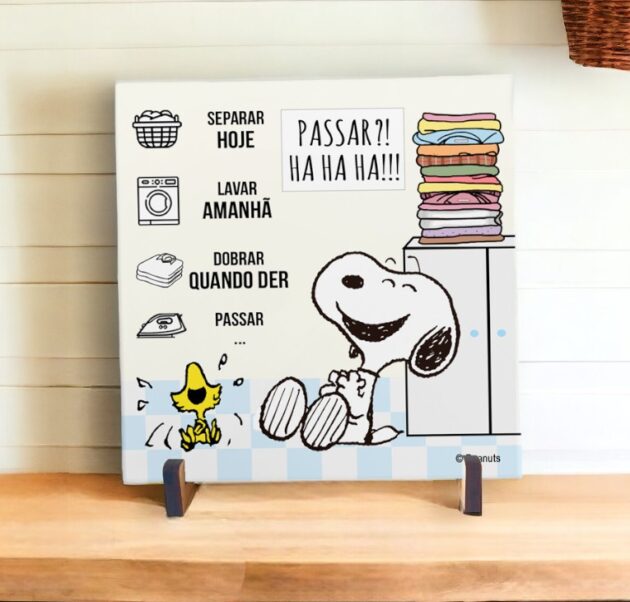 Azulejo decorativo para lavanderia do Snoopy com a frase "Passar roupa? HA HA HA"