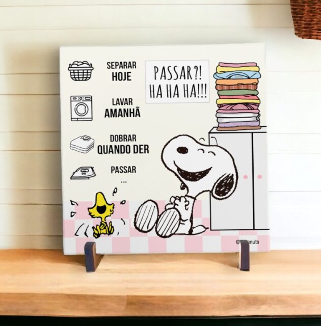 Azulejo decorativo para lavanderia do Snoopy com a frase "Passar roupa? HA HA HA"