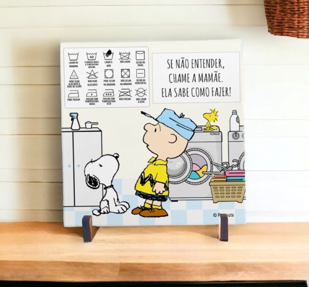 Azulejo decorativo para lavanderia do Snoopy com a frase Se não entender chame a mamãe ela sabe como fazer