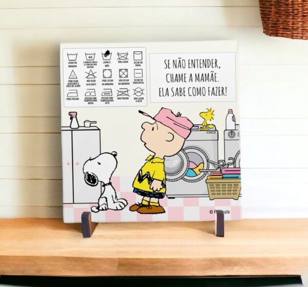 Azulejo decorativo para lavanderia do Snoopy com a frase Se não entender chame a mamãe ela sabe como fazer