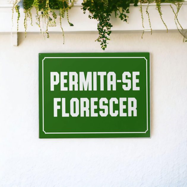 Azulejo decorativo para cantinho das plantas com a frase Permita-se florescer