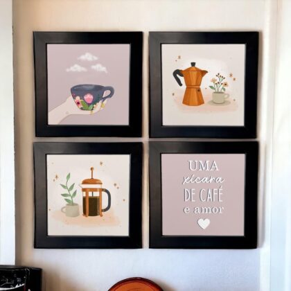 Conjunto de azulejos decorativos para o cantinho do café - Uma xícara com nuvens em cima, duas cafeteiras e um azulejo com a frase Uma xícara de café e amor