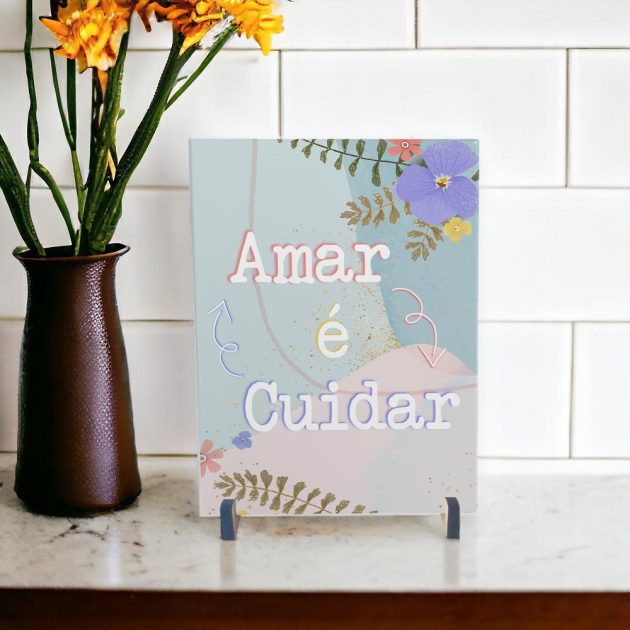 Azulejo decorativo com a frase Amar é cuidar