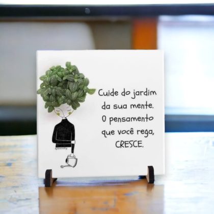 Azulejo decorativo com a frase Cuide do jardim da sua mente. O pensamento que você rega, cresce