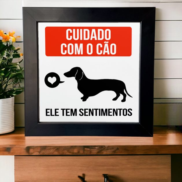 Azulejo decorativo com a frase Cuidado com o cão ele tem sentimentos