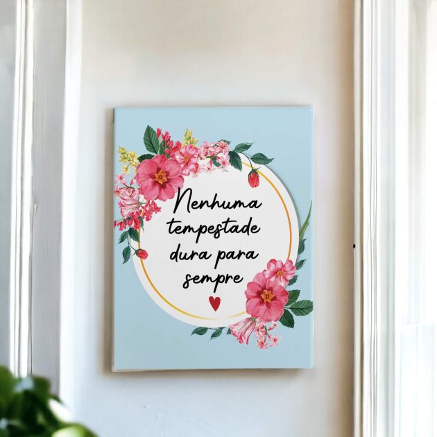 Azulejo decorativo com a frase Nenhuma tempestade dura para sempre