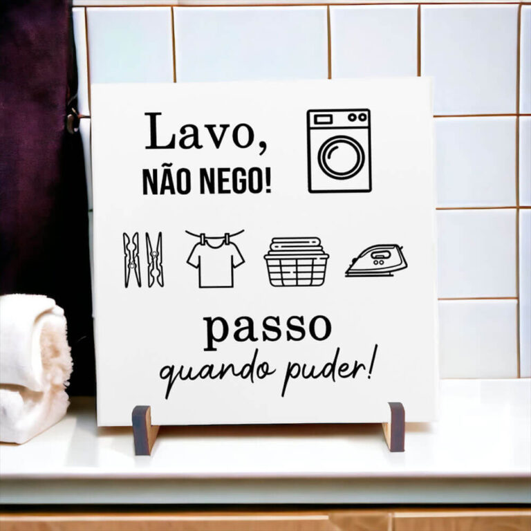 Azulejo decorativo para lavanderia com a frase Lavo, não nego! passo quando puder- Coleção Lavanderia P&B