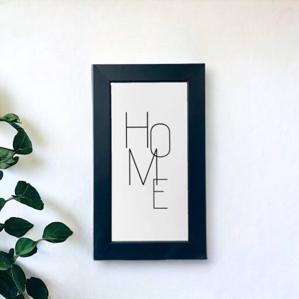 Azulejo decorativo com a frase Home na vertical