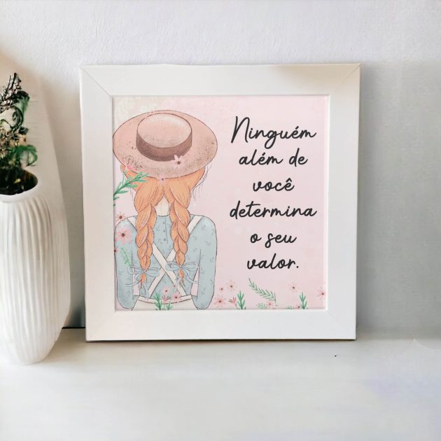 Azulejo decorativo com a frase Ninguém além de você determina o seu valor