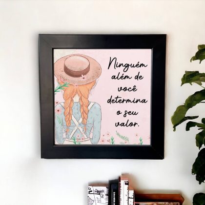 Azulejo decorativo com a frase Ninguém além de você determina o seu valor