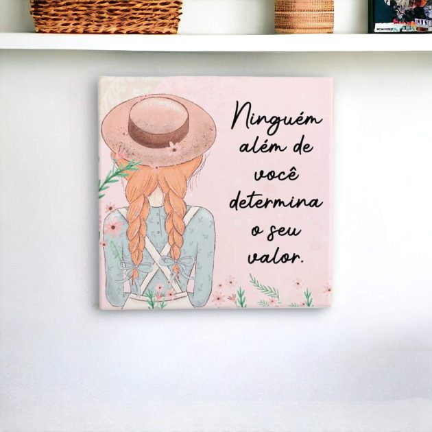 Azulejo decorativo com a frase Ninguém além de você determina o seu valor