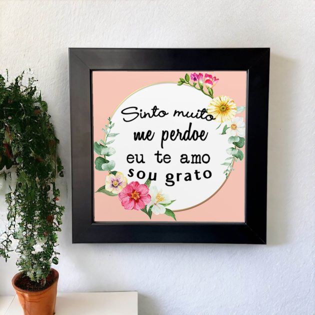 Azulejo decorativo com a frase Sinto muito, me perdoe, eu te amo e sou grato com um fundo rosa com flores