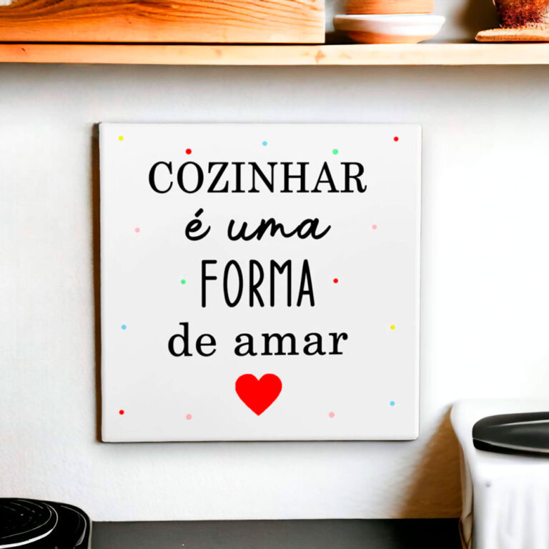 Azulejo decorativo para cozinha com frase cozinhar é uma forma de amar