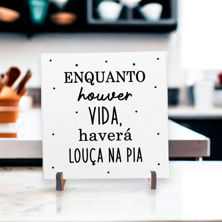 azulejo decorativo para cozinha com frase "enquanto houver vida haverá louça na pia"