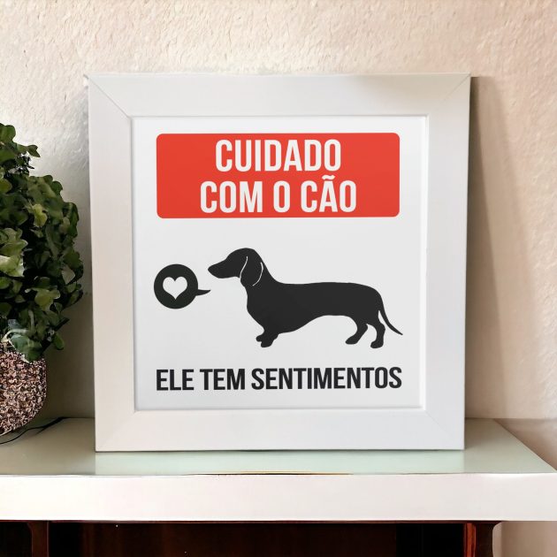 Azulejo decorativo com a frase Cuidado com o cão ele tem sentimentos