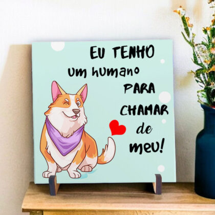 Azulejo decorativo com a frase Eu tenho um humano para chamar de meu com o desenho de um cachorrinho