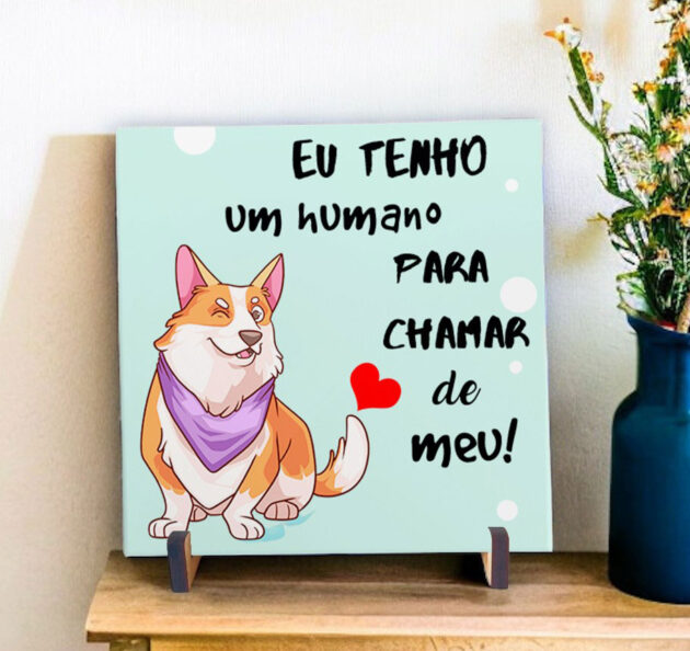 Azulejo decorativo com a frase Eu tenho um humano para chamar de meu com o desenho de um cachorrinho