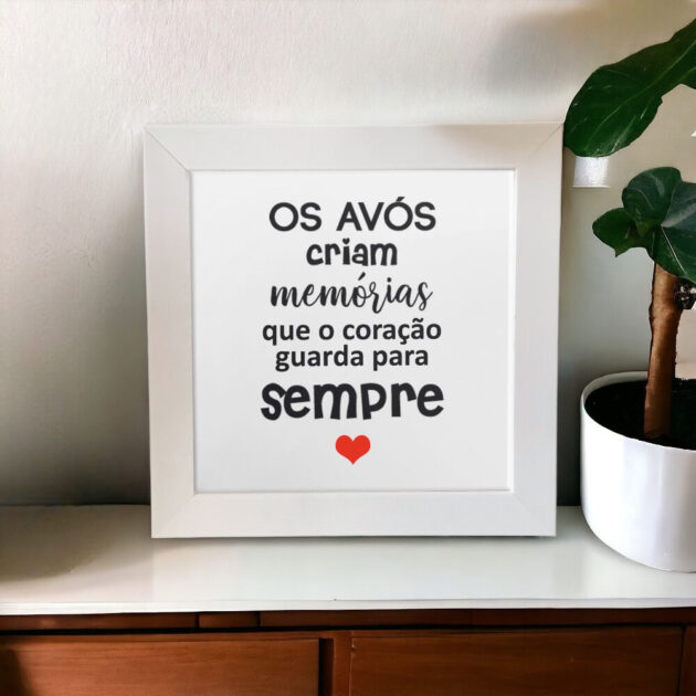 Azulejo decorativo para presentear os avós com a frase Os avós criam memórias que o coração guarda para sempre