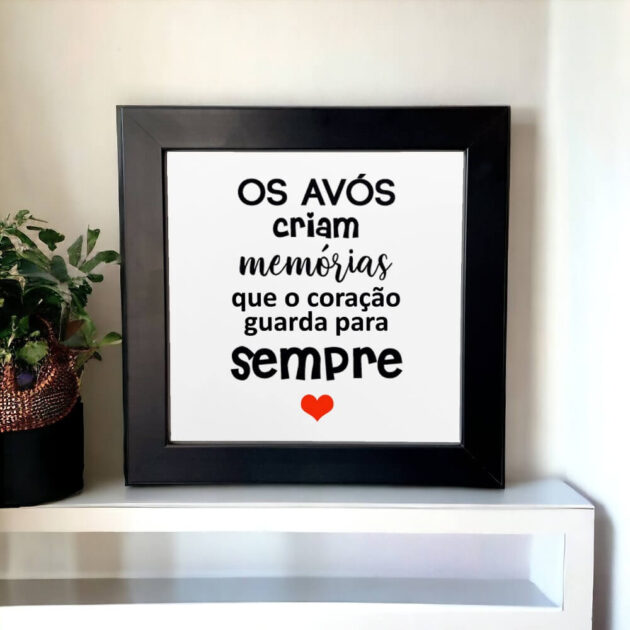 Azulejo decorativo para presentear os avós com a frase Os avós criam memórias que o coração guarda para sempre