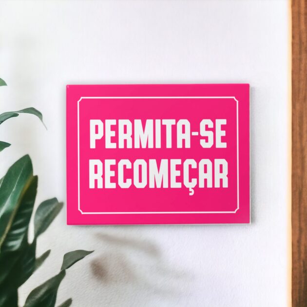 Azulejo decorativo com a frase Permita-se recomeçar com o fundo rosa pink ou lilás - Coleção Retrô