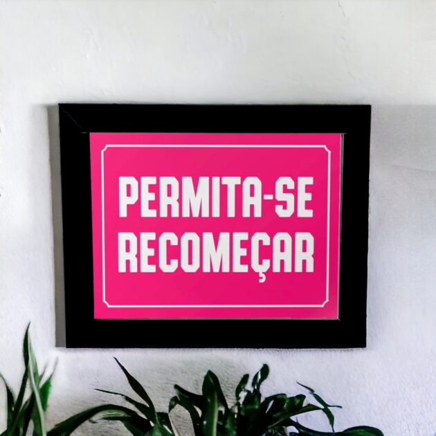 Azulejo decorativo com a frase Permita-se recomeçar com o fundo rosa pink ou lilás - Coleção Retrô