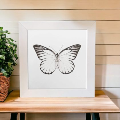 Azulejo decorativo com o desenho de borboleta em preto e branco - Modelo 2