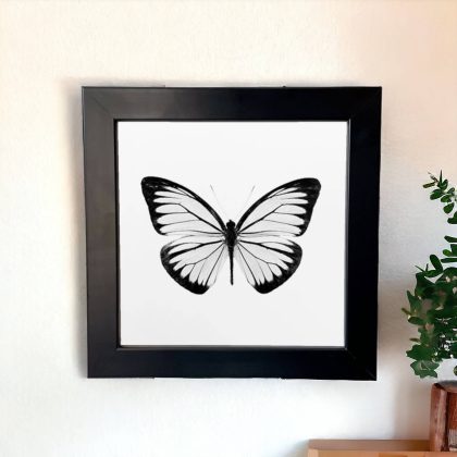 Azulejo decorativo com o desenho de borboleta em preto e branco - Modelo 3Azulejo decorativo com o desenho de borboleta em preto e branco - Modelo 3