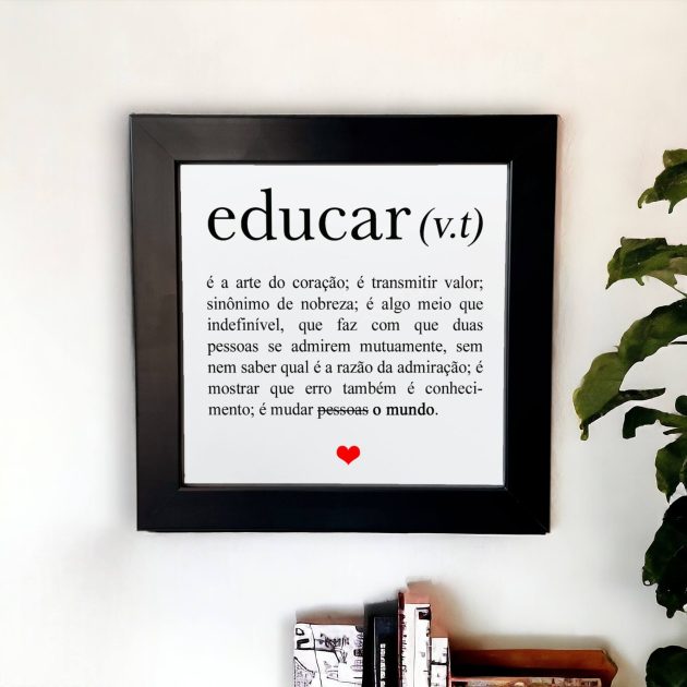 Azulejo decorativo com a frase Definição de educar e seus significados