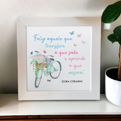 Azulejo decorativo com a frase Feliz aquele que transfere o que sabe e aprende o que ensina