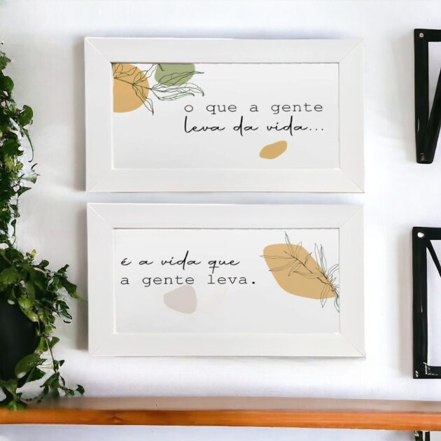 Dupla de azulejos decorativos com as frases O que a gente leva da vida, é a vida que a gente leva - Coleção O que a gente leva da vida