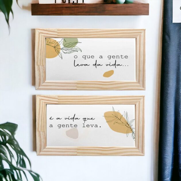 Dupla de azulejos decorativos com as frases O que a gente leva da vida, é a vida que a gente leva - Coleção O que a gente leva da vida