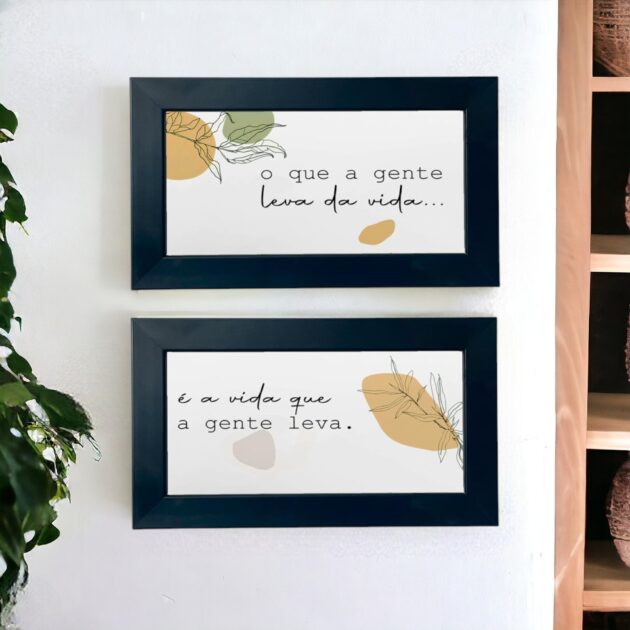 Dupla de azulejos decorativos com as frases O que a gente leva da vida, é a vida que a gente leva - Coleção O que a gente leva da vida