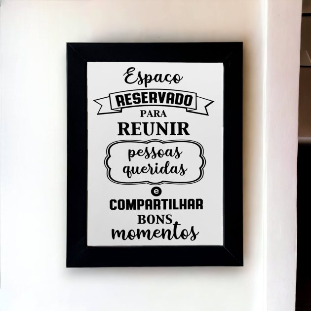 Azulejo decorativo com a frase Espaço reservado para reunir pessoas queridas e compartilhar bons momentos - Presentear Amigos (as) e Família