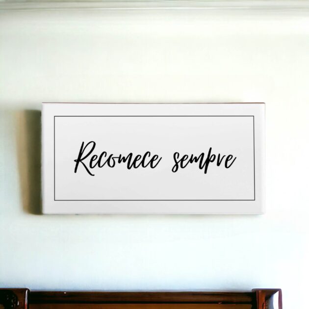 Azulejo decorativo com a frase Recomece sempre - Coleção Metro White