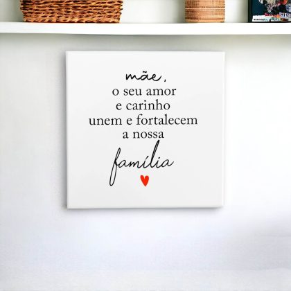 Azulejo decorativo com a frase Mãe, o seu amor e carinho unem e fortalecem a nossa família