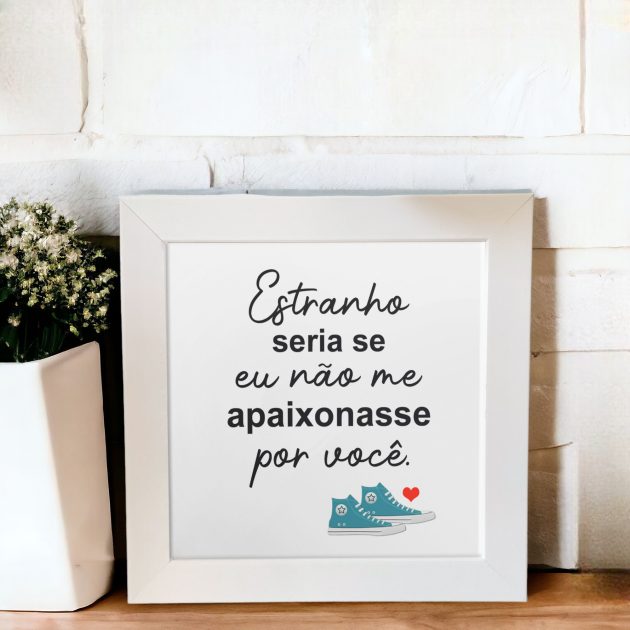 Azulejo decorativo com a frase Estranho seria se eu não me apaixonasse por você - Para presentear o amor